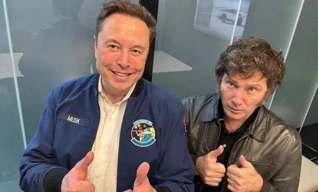 Milei se reunió con Elon Musk y manejó la súper pick up eléctrica de Tesla