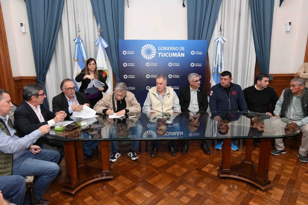 Paritarias: hubo acuerdo en el sector sucroalcoholero y continuará la zafra