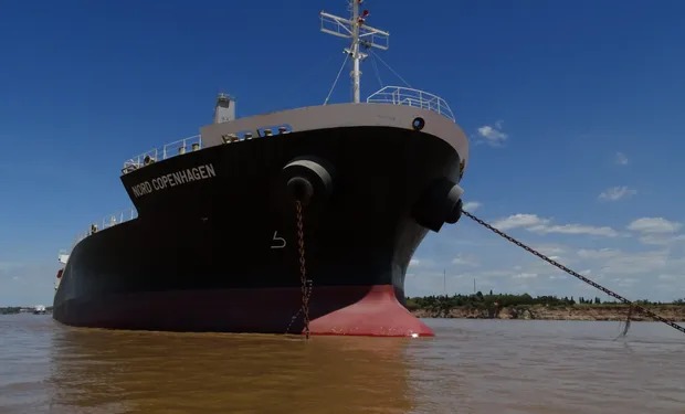 Paro de aceiteros: alertan que hay barcos demorados, que el reclamo es por Ganancias y que «para negociar se tiene que levantar»