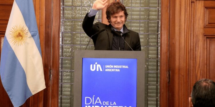 En el Día de la Industria y ante la UIA, Milei sorprendió con una fuerte defensa del campo