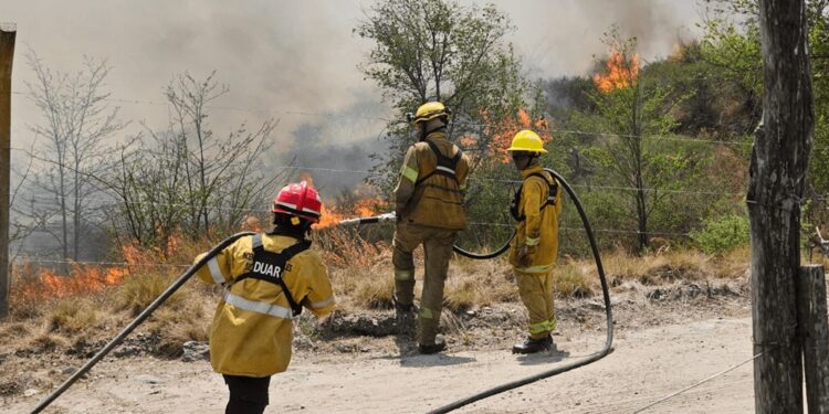 Alerta climática en Córdoba: peligro de incendios “muy extremo” y “nubes de sal”
