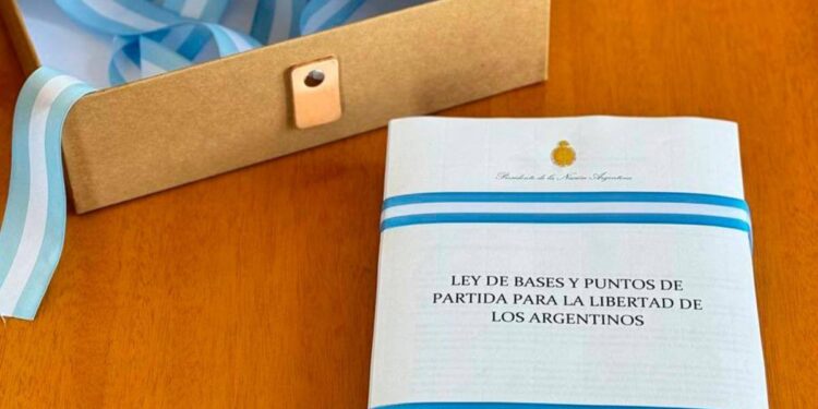 El gobierno reglamentó la reforma laboral y extendió un mes el blanqueo de capitales