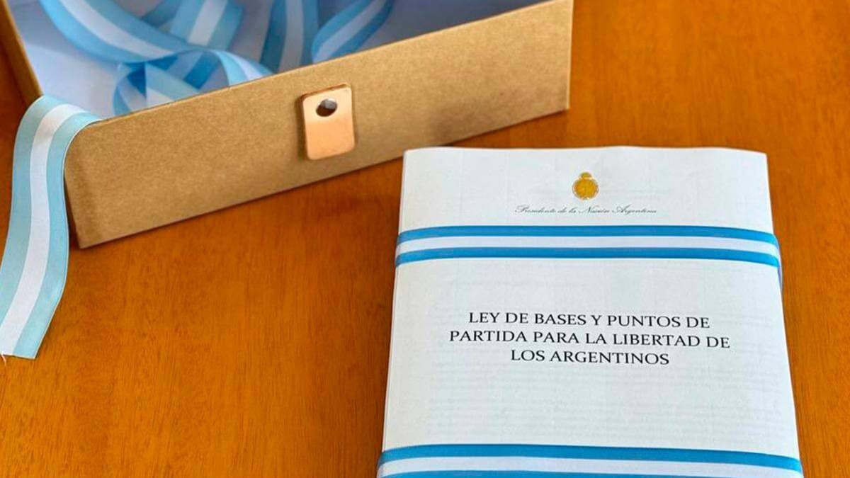 El gobierno reglamentó la reforma laboral y extendió un mes el blanqueo de capitales