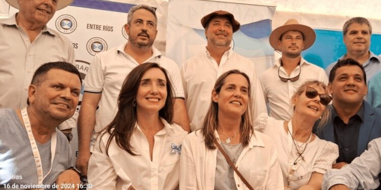 Con el arroz en el centro de la escena, Villarruel alimentó su nueva cercanía con el campo