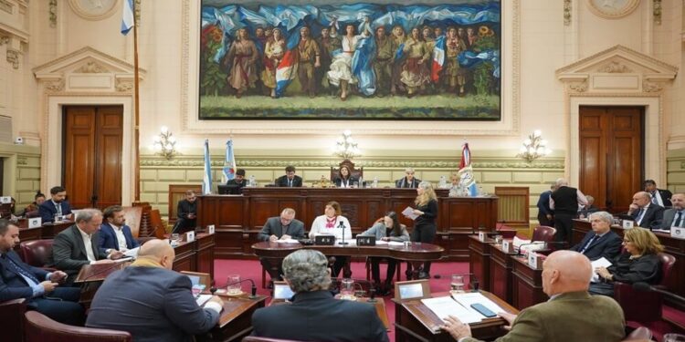 Comenzó la temporada de presupuestos y en Santa Fe ya hubo un cruce del campo con el Gobierno