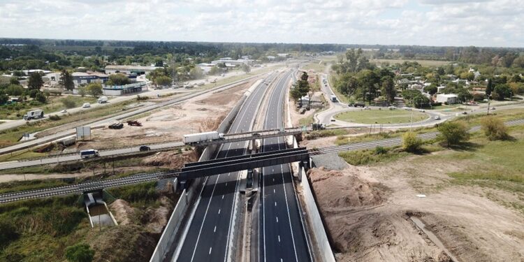 Rutas del Mercosur: el Gobierno licitará tramos esenciales para el transporte de cargas en la región