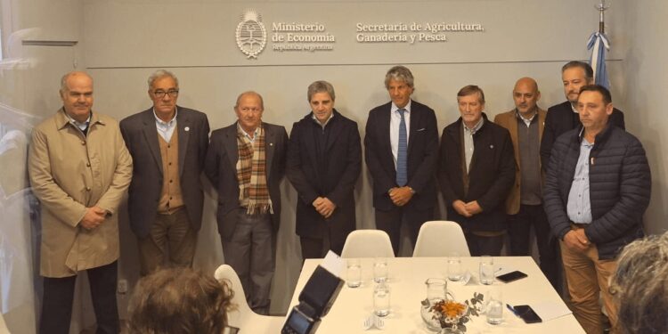 Ya tiene fecha el encuentro de Luis Caputo con la Mesa de Enlace, que prolonga el reclamo por retenciones