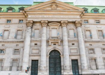 Por decreto, el Gobierno transforma al Banco Nación en una Sociedad Anónima