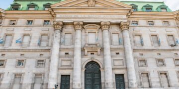 Por decreto, el Gobierno transforma al Banco Nación en una Sociedad Anónima