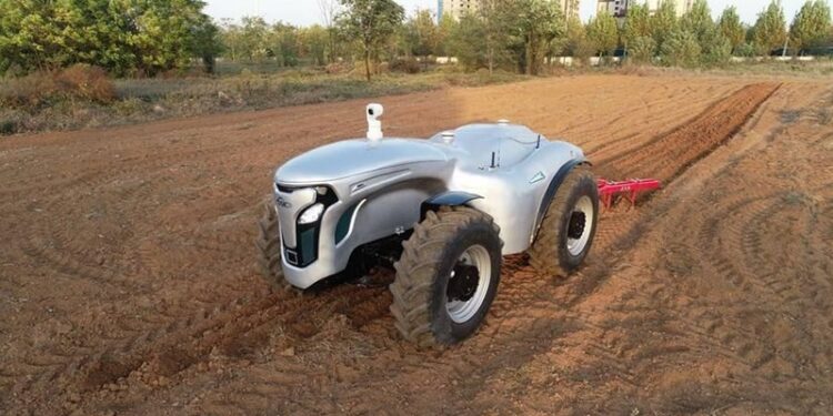 China impulsa agricultura inteligente con tractores eléctricos autónomos