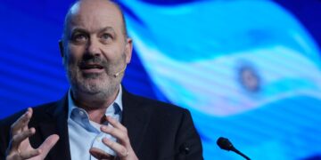 Sturzenegger anunció cambios para la ganadería, que «está viviendo un tiempo excepcional pero está regida por una norma de la época de Onganía»