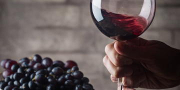 ¿Cuánto vino toman los argentinos?: el consumo per cápita cayó a un piso histórico