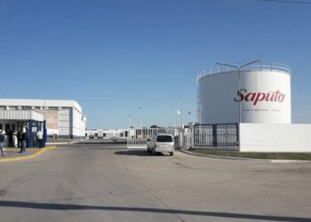 Sacudón en la lechería: un holding de Perú compró la mayor empresa procesadora de leche de Argentina