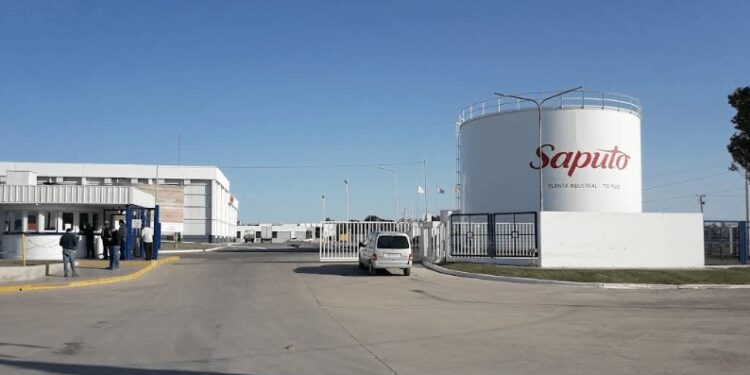 Sacudón en la lechería: un holding de Perú compró la mayor empresa procesadora de leche de Argentina
