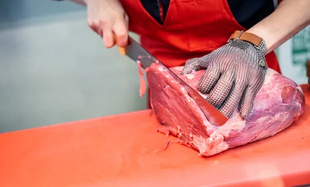 La faena bovina arrancó 2026 en baja: cayó 10,4 % mensual y la producción de carne retrocedió 8,1 %