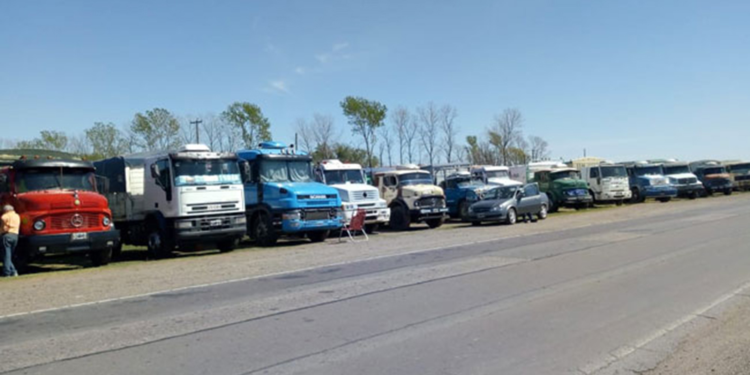 Transportistas no ceden con los cortes y en la agroindustria piden llegar a un acuerdo: “Es urgente”