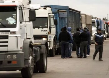 Transportistas de Buenos Aires bloquean ingresos a puertos tras no aceptar la nueva tarifa