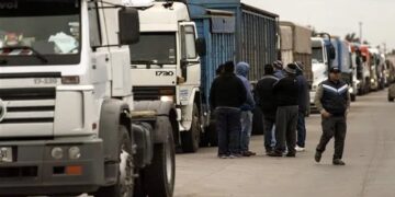 Transportistas de Buenos Aires bloquean ingresos a puertos tras no aceptar la nueva tarifa