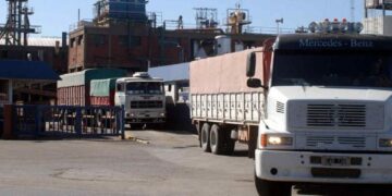 El derrame de la cosecha récord: 850.000 camiones en 4 meses y U$S 3.800 millones en gasoil