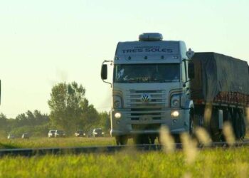 Aporte de U$S 1,5 por tonelada para rutas en Santa Fe: para la Provincia, “deben pagarlo las exportadoras”