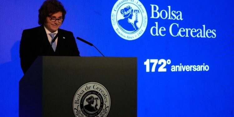 Milei sorprendió con la soja y desactivó la avanzada política por las retenciones