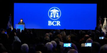 Milei fue a Rosario y volvió a escuchar el reclamo por retenciones, pero no dejó mensajes para el agro